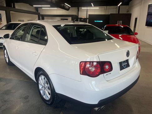 Used 2010 Volkswagen Jetta Limited Edition FWD image 8