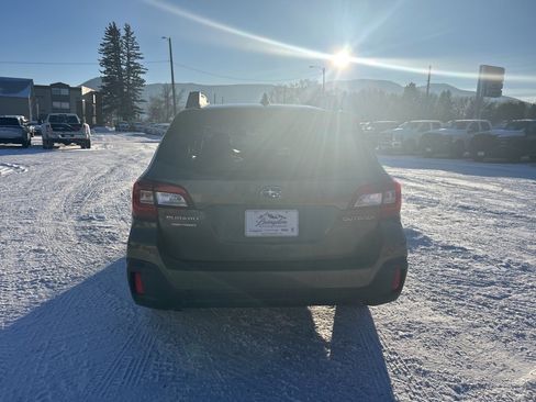 Used 2018 Subaru Outback 2.5i Premium image 4