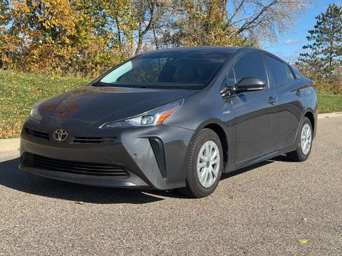 Used 2019 Toyota Prius XLE image 1
