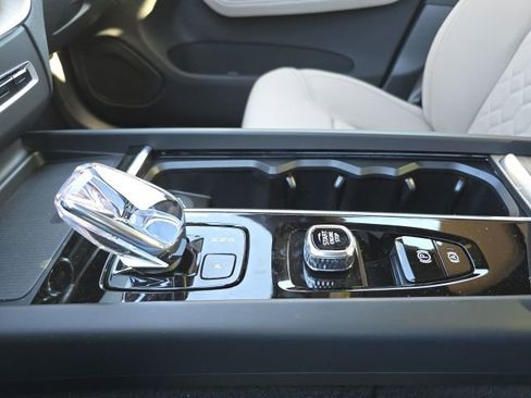 New 2026 Volvo XC60 B5 Plus w/ Climate Package AWD/4WD image 33