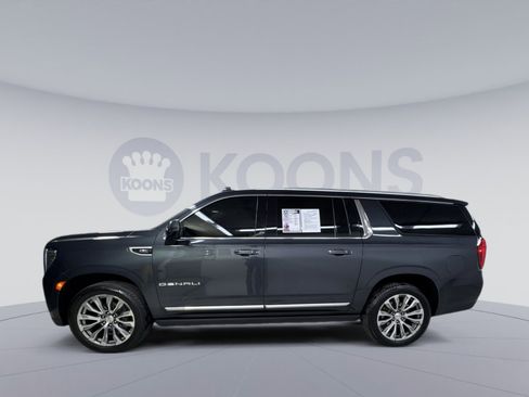 Used 2021 GMC Yukon XL Denali w/ Denali Premium Package image 8