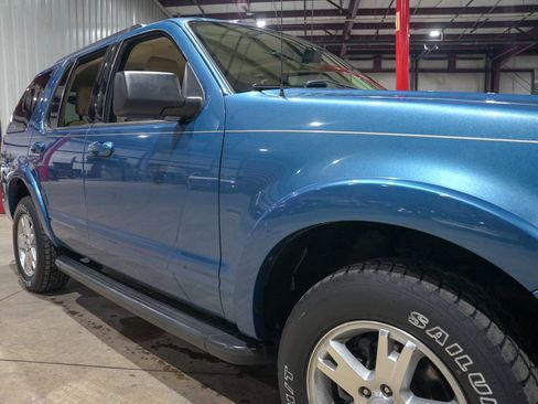 Used 2009 Ford Explorer XLT image 34