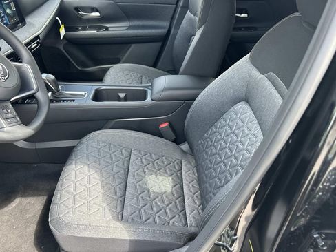 New 2026 Nissan Kicks SV w/ SV Premium Package FWD image 15