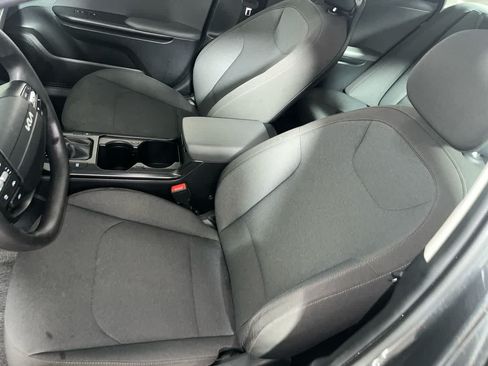 Used 2025 Kia K4 FWD image 15