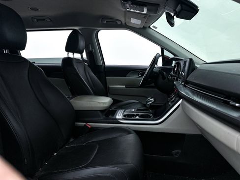 Certified 2024 Kia Carnival LX image 30