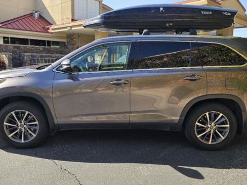 Used 2019 Toyota Highlander XLE AWD/4WD image 8