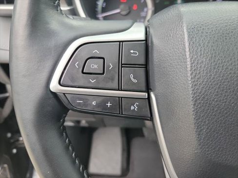 Certified 2024 Toyota Highlander XLE FWD image 36