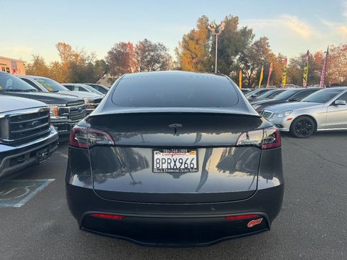 Used 2020 Tesla Model Y Long Range image 10