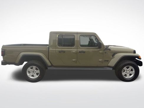 Used 2025 Jeep Gladiator Sport image 7