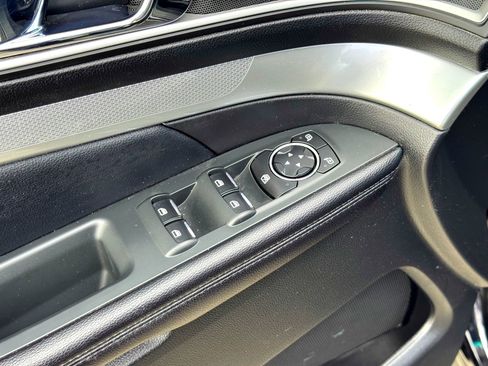 Used 2017 Ford Explorer XLT image 14