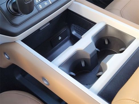 New 2026 Land Rover Defender 130 X-Dynamic SE image 15