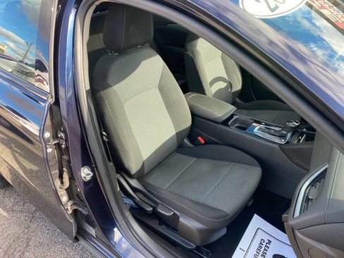 Used 2018 Buick Regal Preferred image 11