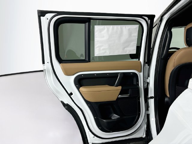 New 2026 Land Rover Defender 110 X-Dynamic SE AWD/4WD image 22