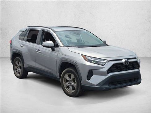 Used 2022 Toyota RAV4 XLE w/ Convenience Package FWD image 3