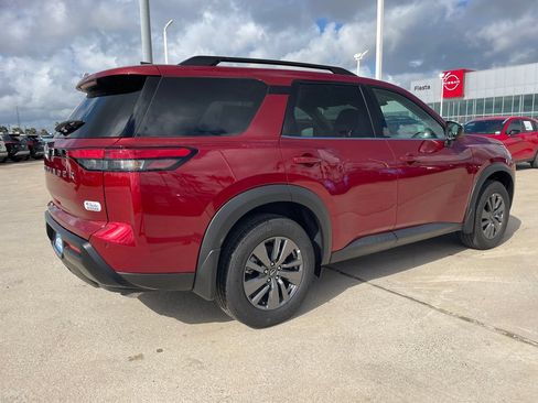 Certified 2026 Nissan Pathfinder SV FWD image 5