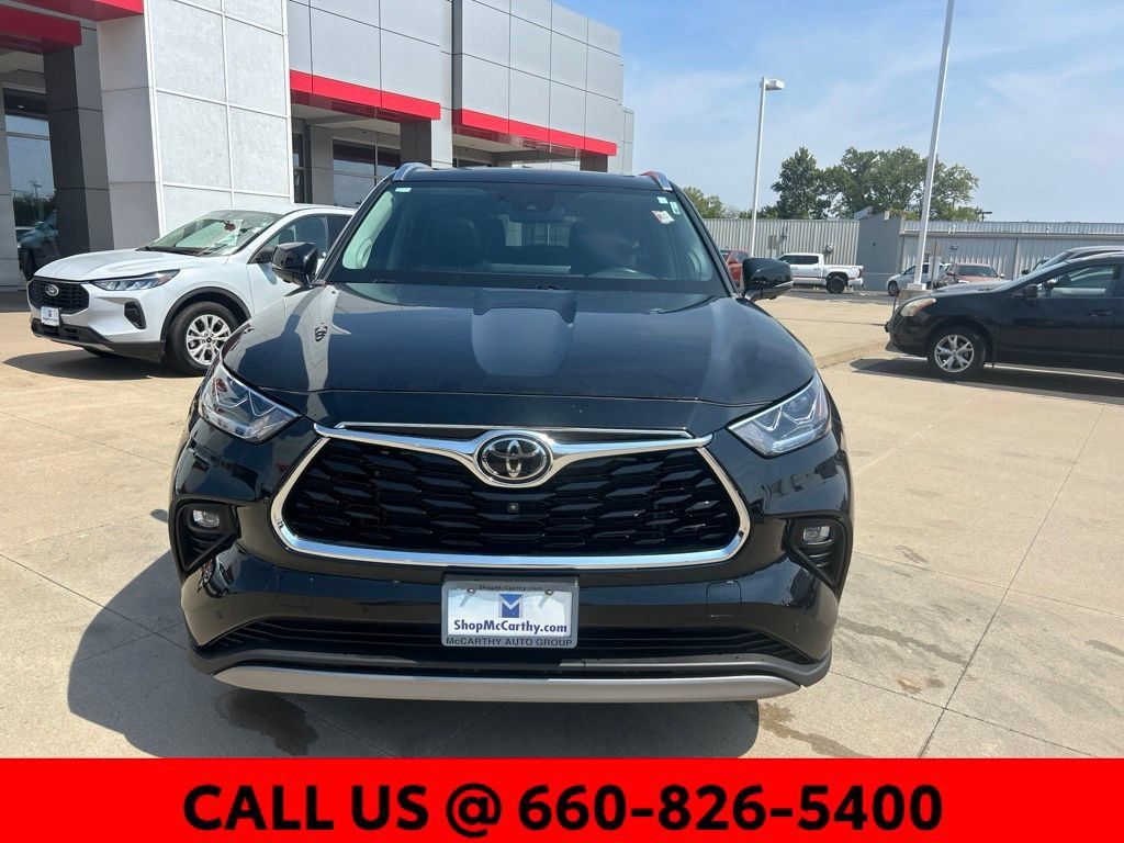 Used 2023 Toyota Highlander Platinum AWD/4WD image 3