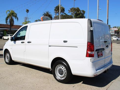 Used 2022 Mercedes-Benz Metris image 2