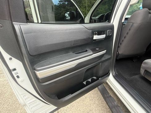 Used 2017 Toyota Tundra SR5 w/ SR5 Upgrade Package RWD image 31