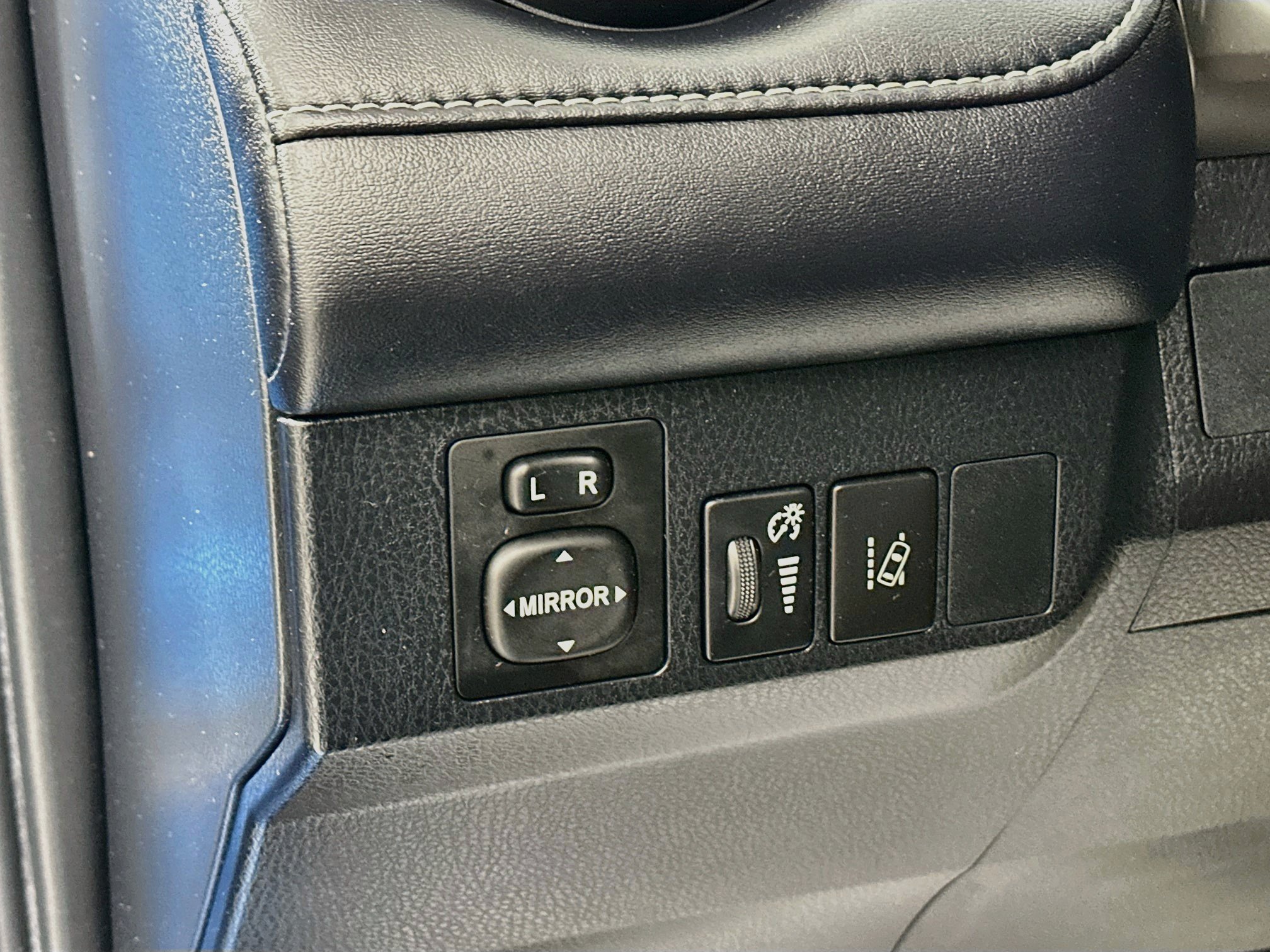 Used 2018 Toyota RAV4 XLE AWD/4WD image 10