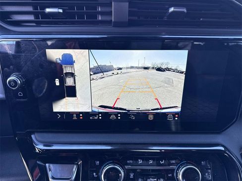 Used 2024 GMC Sierra 2500 AT4 w/ AT4 Premium Plus Package image 18