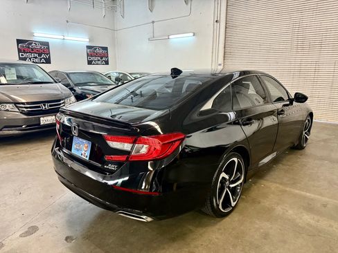 Used 2018 Honda Accord Sport image 5