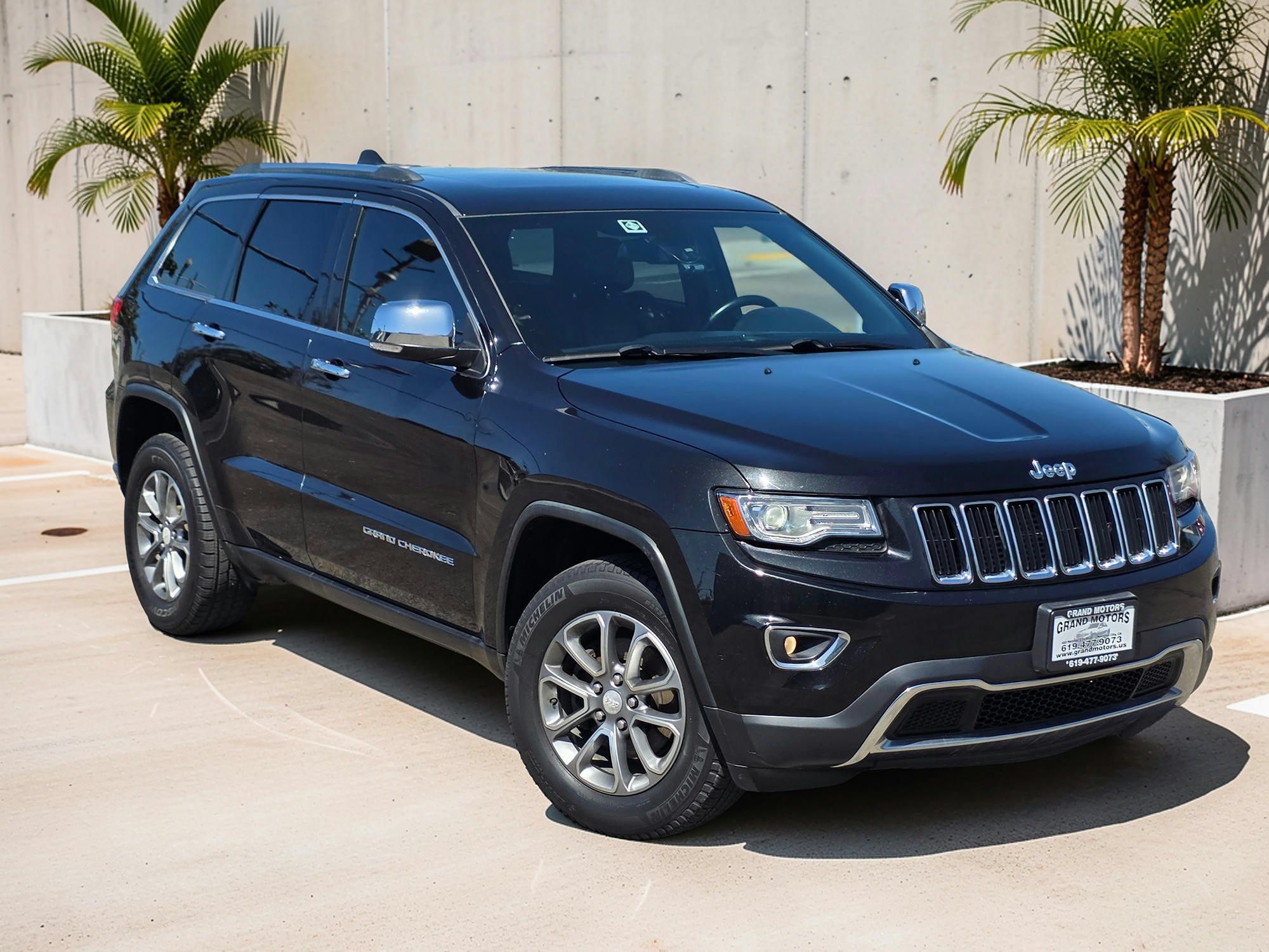 Used 2014 Jeep Grand Cherokee Limited w/ Luxury Group II RWD image 2