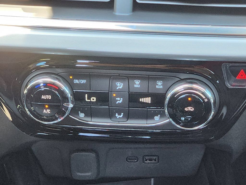 New 2026 Chevrolet Trax LT w/ LT Convenience Package FWD image 19