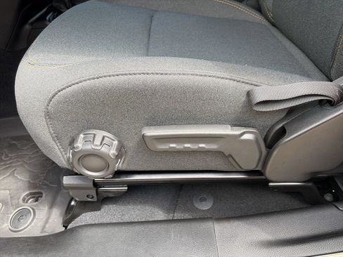 Used 2025 Jeep Wrangler Sport AWD/4WD image 15