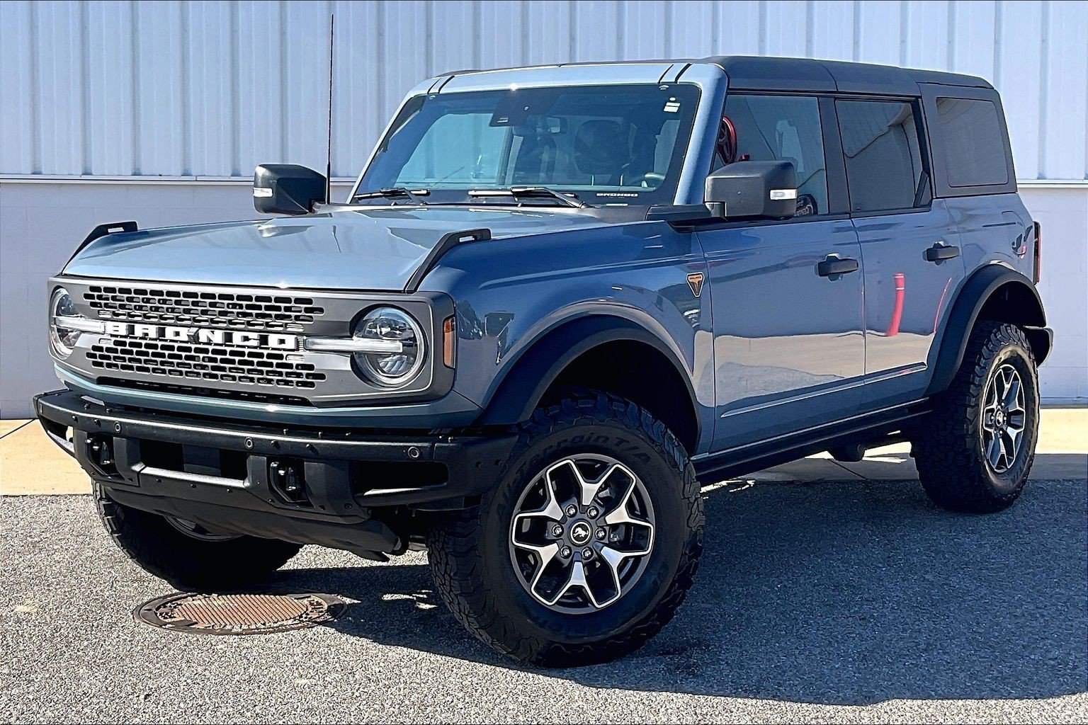 Used 2024 Ford Bronco Badlands AWD/4WD image 2
