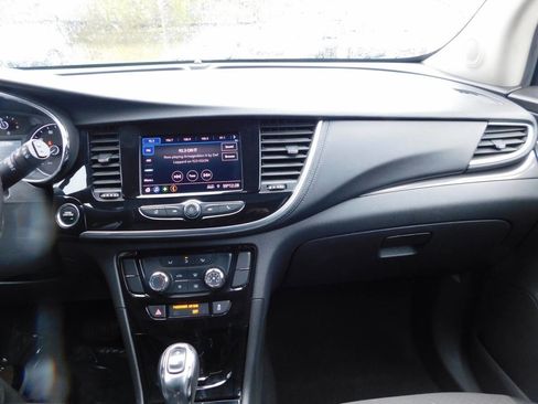 Used 2021 Buick Encore Preferred AWD/4WD image 8