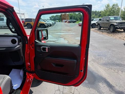 Used 2025 Jeep Wrangler Unlimited Sahara w/ Safety Group AWD/4WD image 57