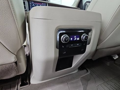 Used 2022 GMC Yukon Denali AWD/4WD image 34