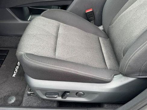 Certified 2026 Nissan Rogue SV FWD image 14