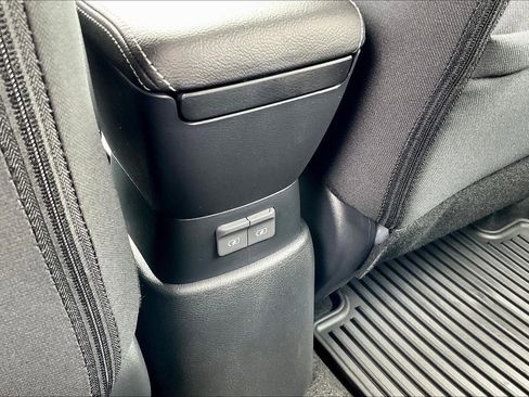 New 2025 Nissan Kicks Play S image 30