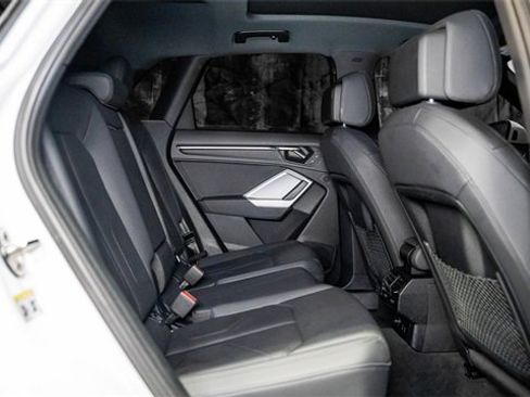 Used 2024 Audi Q3 2.0T Premium image 16