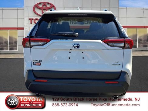 Certified 2023 Toyota RAV4 LE AWD/4WD image 5