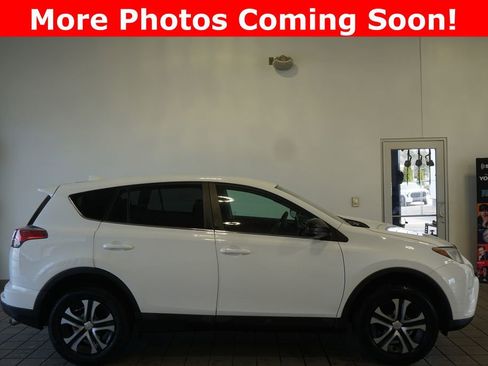 Used 2018 Toyota RAV4 LE image 2