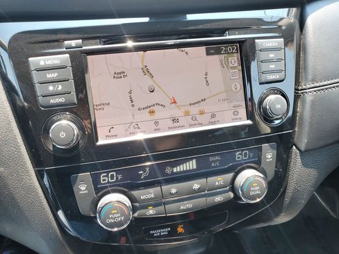 Used 2019 Nissan Rogue SL w/ Premium Package AWD/4WD image 2