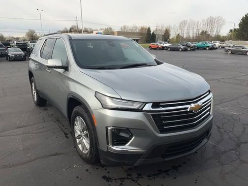 Used 2023 Chevrolet Traverse LT FWD image 4