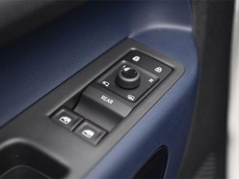 New 2025 Volkswagen ID. Buzz Pro S image 9