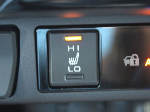 Used 2025 Toyota RAV4 XLE w/ Convenience Package image 5