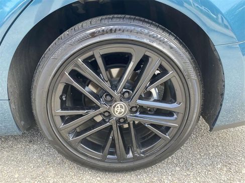 Used 2025 Toyota Camry SE w/ Convenience Package image 8