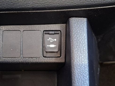 Used 2014 Toyota Corolla LE image 31