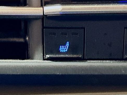 Used 2023 Toyota Sienna XLE image 17