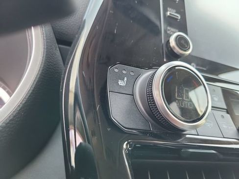Used 2022 Toyota Highlander XLE FWD image 29
