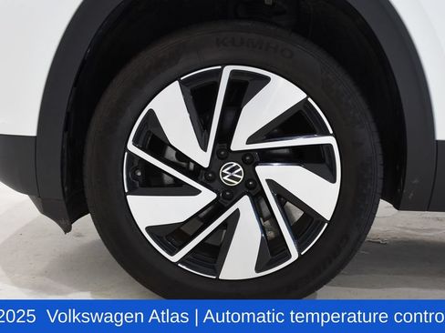 Used 2025 Volkswagen Atlas SE FWD image 6
