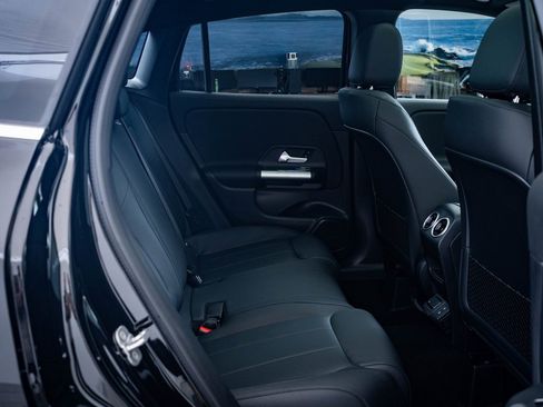 Certified 2025 Mercedes-Benz GLA 250 4MATIC image 39