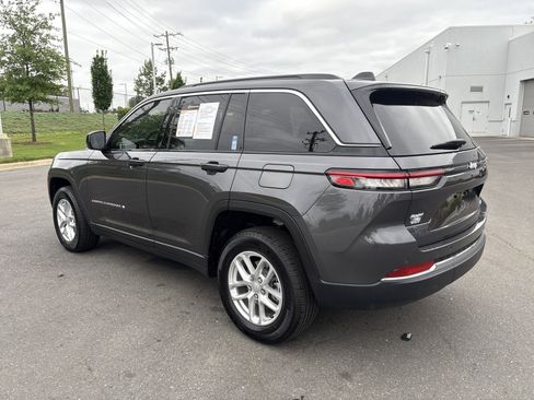 Used 2025 Jeep Grand Cherokee Laredo X RWD image 7