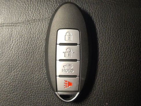 Used 2019 Nissan Pathfinder SL FWD image 32