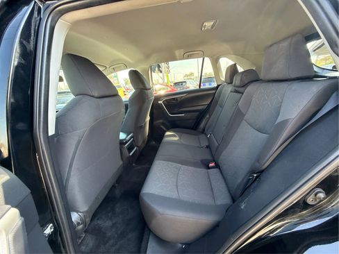 Used 2019 Toyota RAV4 LE image 10